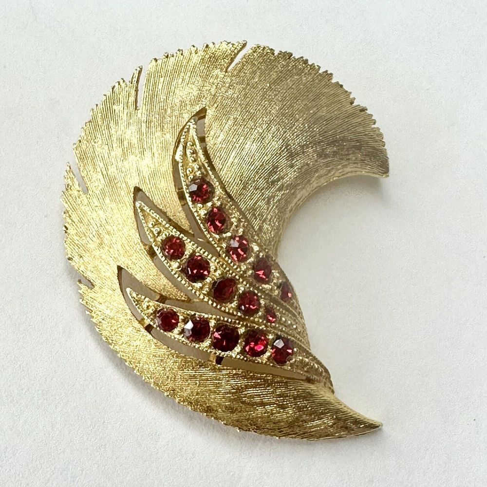 Vtg Brush Gold Tone Leaf Red Stones Rhinestone Pin Brooch JJ‎ Signed